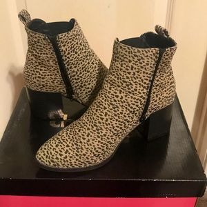 Leopard boots
